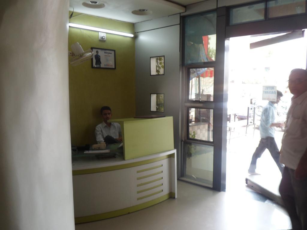 Hotel Atithi Ahmedabad Extérieur photo