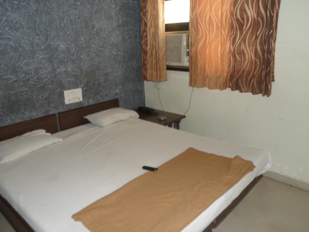 Hotel Atithi Ahmedabad Extérieur photo