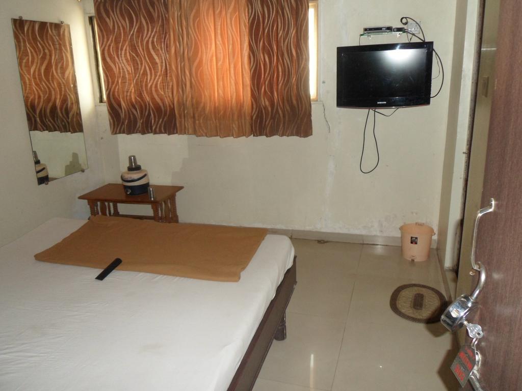 Hotel Atithi Ahmedabad Chambre photo