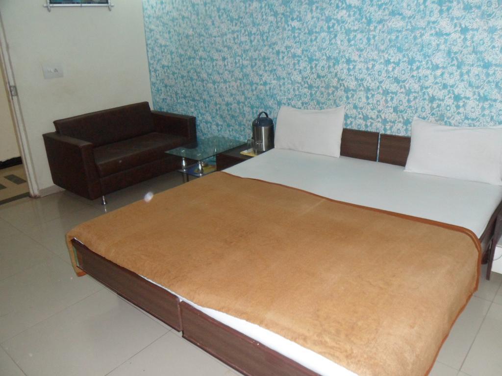Hotel Atithi Ahmedabad Chambre photo